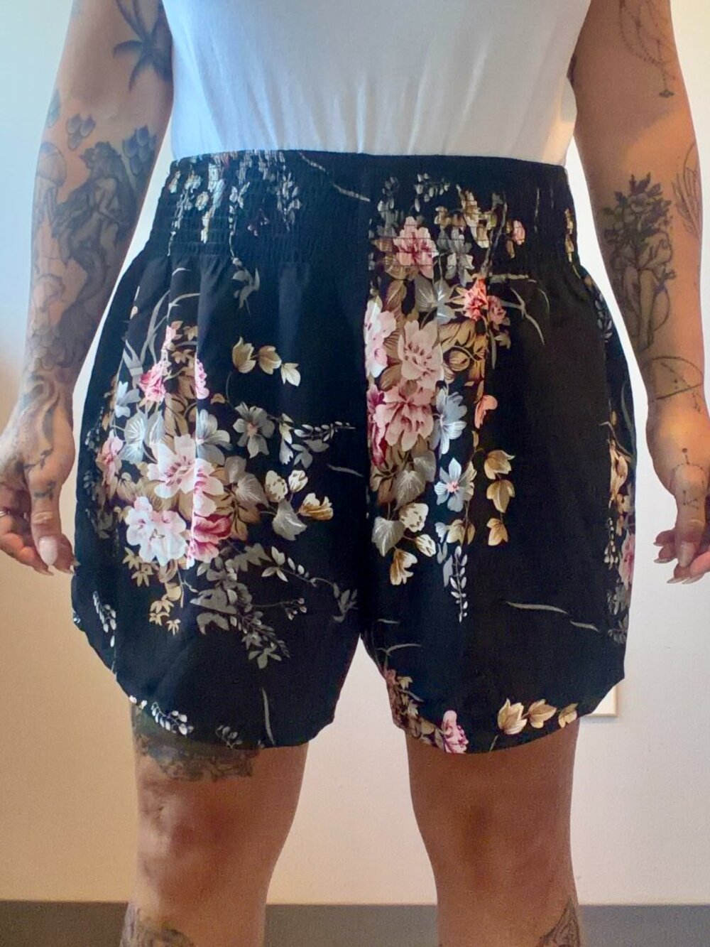 Shein Curve 1XL Floral Black Shorts Elastic Waist Band